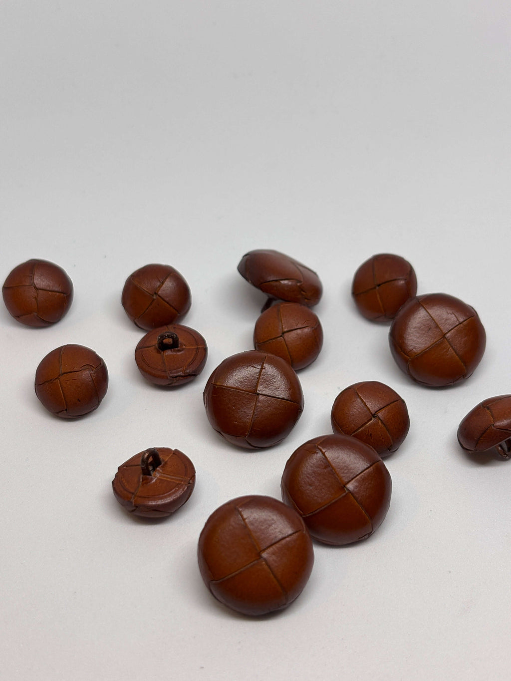 Button B1 Light Brown - Real Leather - 15mm 20mm - Shank button boton de pie