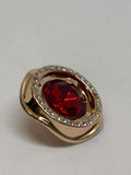 Botón B8174 GR con piedra roja vibrante y detalles metálicos níquel, ideal para decoración en blazers. button