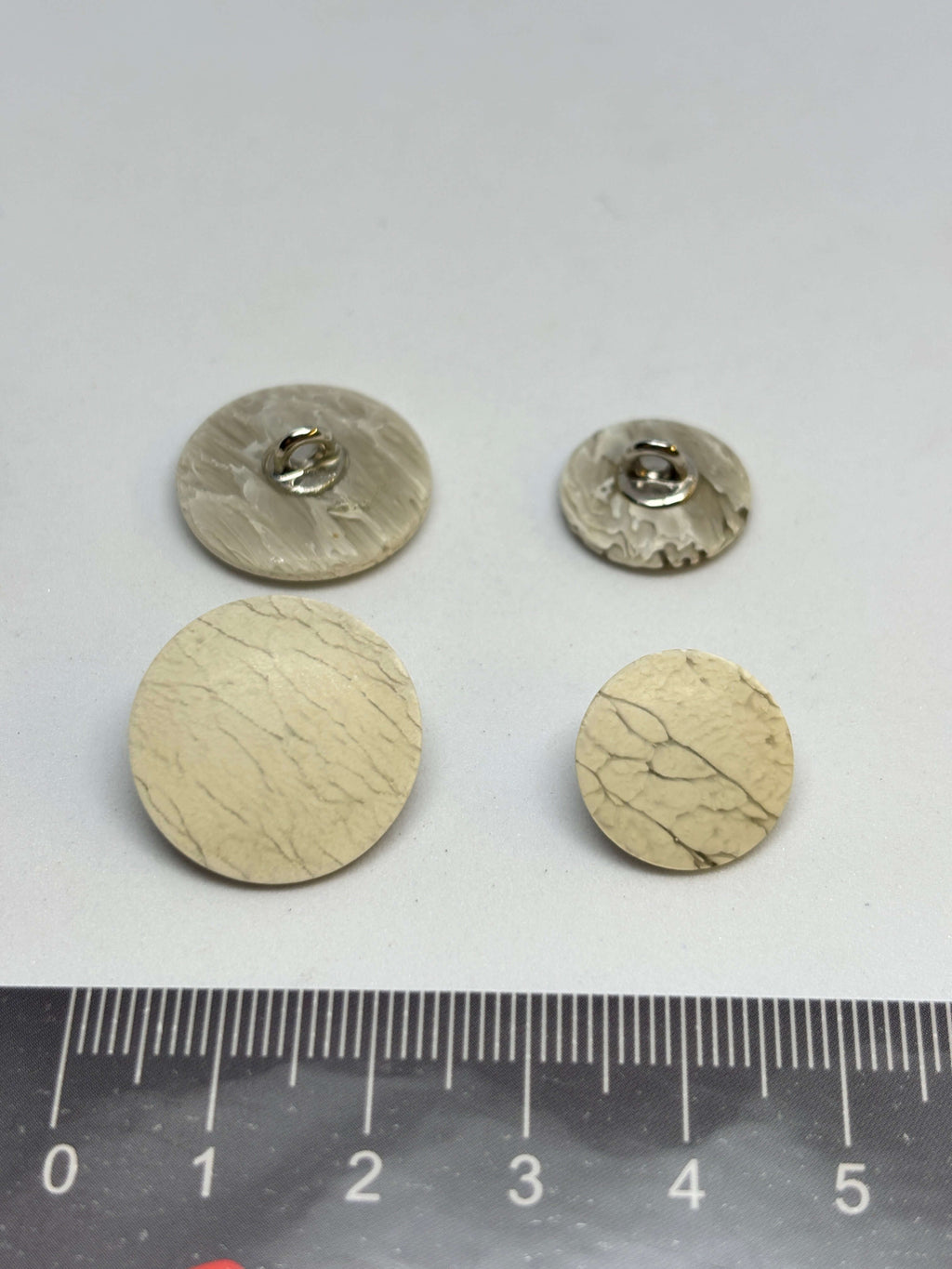 Button P6058 Beige & Ecru Polyester Button 15-20mm (24L-32L)