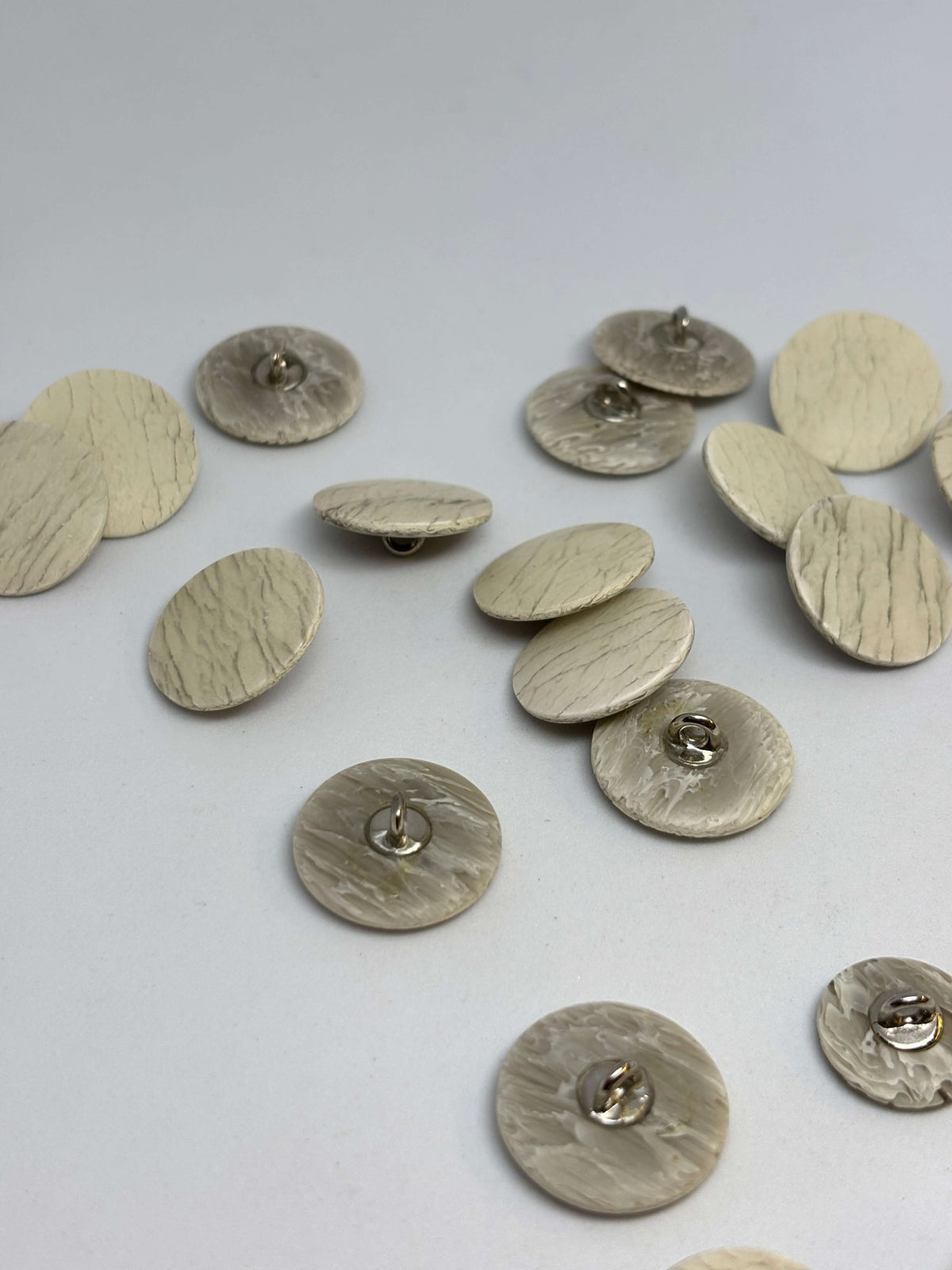 Button P6058 Beige & Ecru Polyester Button 15-20mm (24L-32L)