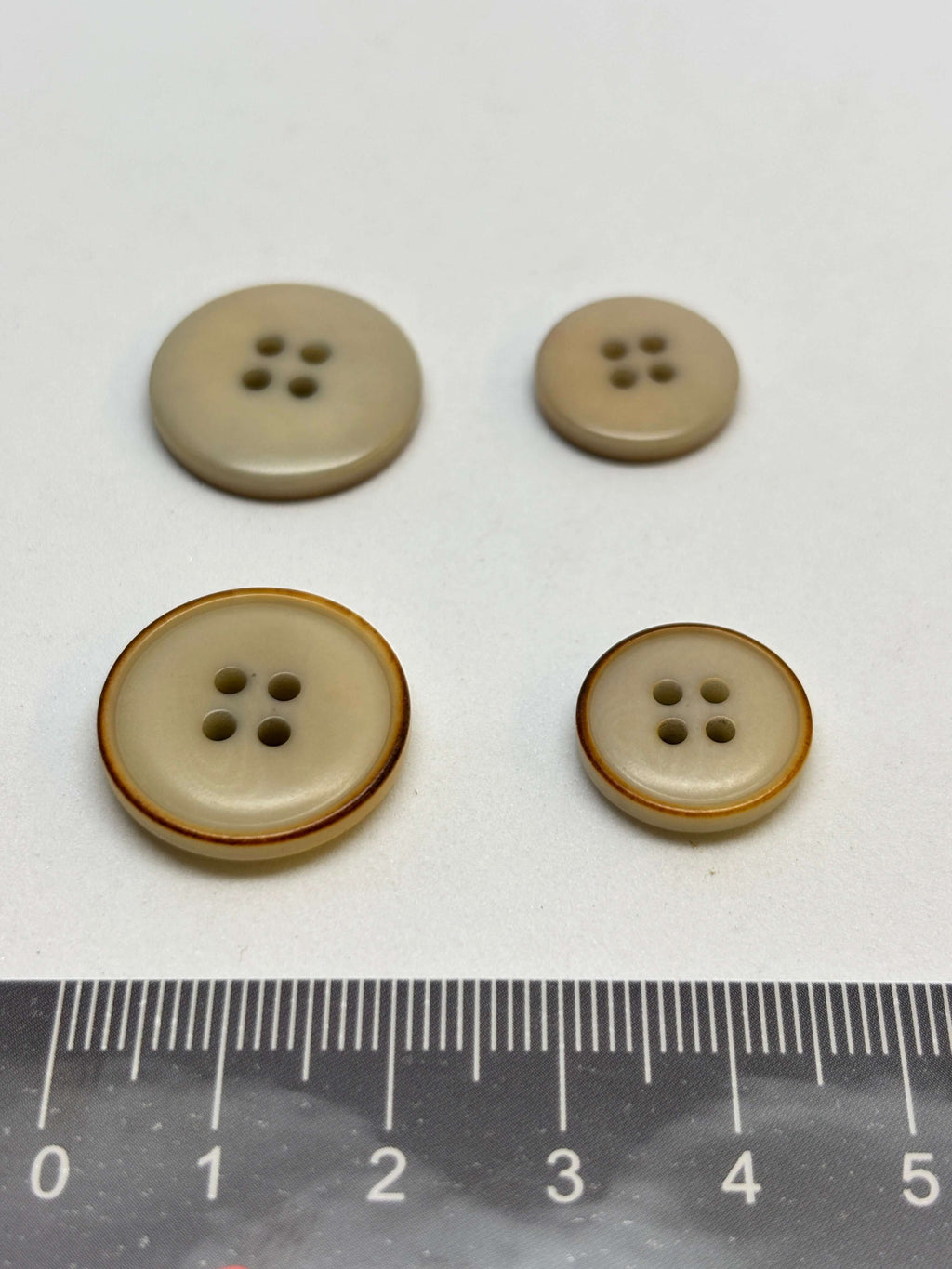 Button B6601 Beige Corozo 4-Hole Button 15-20mm (24L-32L)