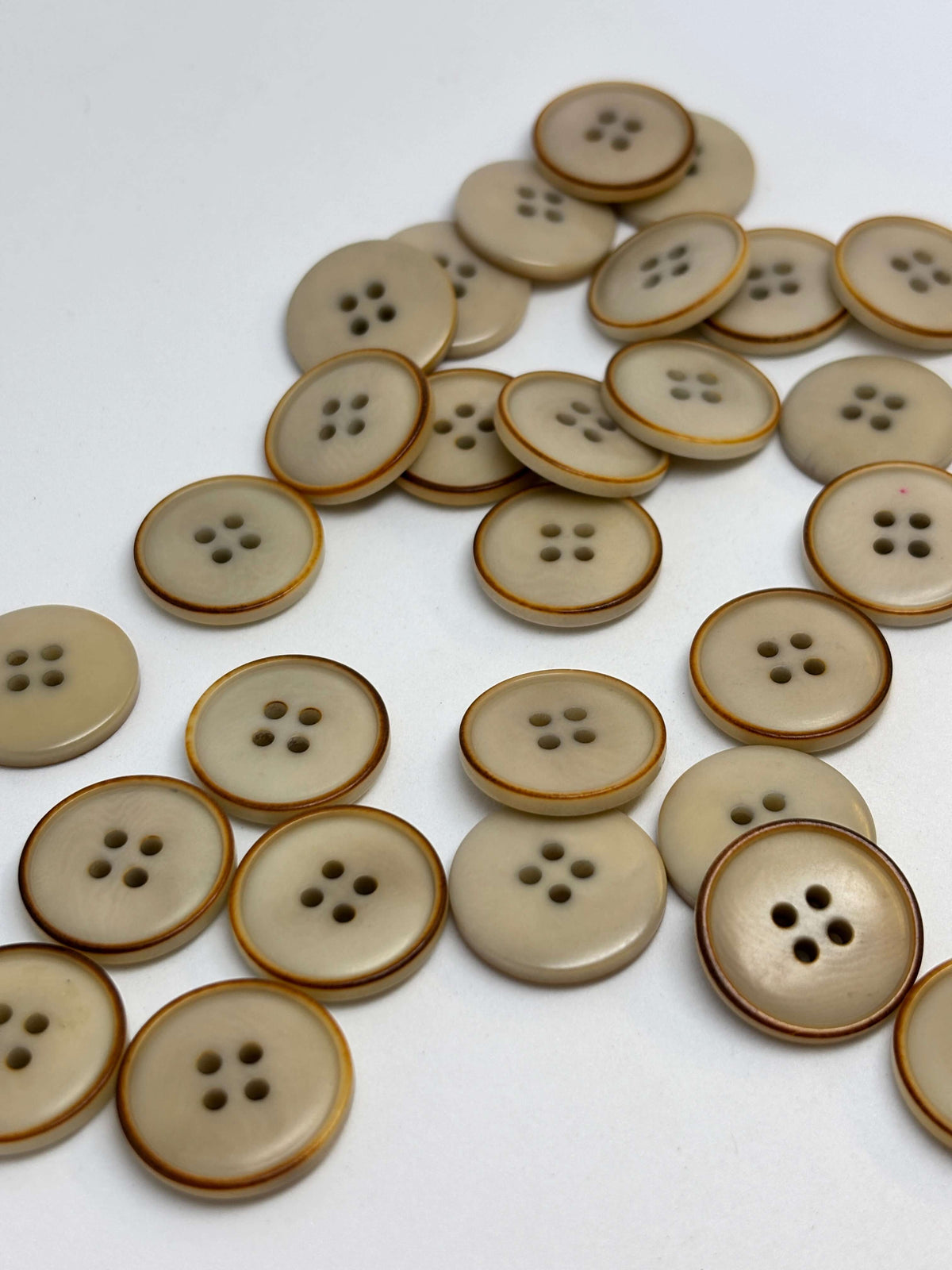 Button B6601 Beige Corozo 4-Hole Button 15-20mm (24L-32L)