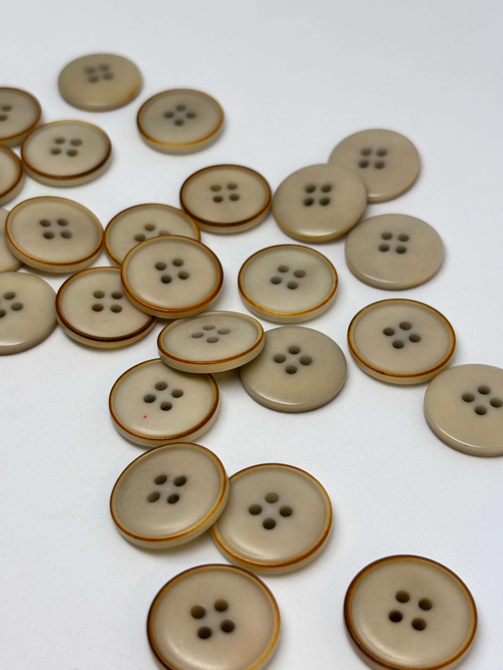 Button B6601 Beige Corozo 4-Hole Button 15-20mm (24L-32L)