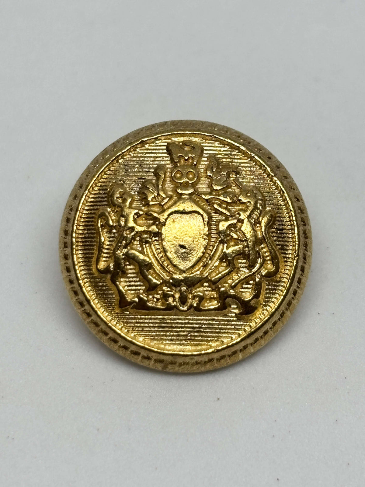 Botón M004 de metal dorado con vástago de 20 mm (32L)