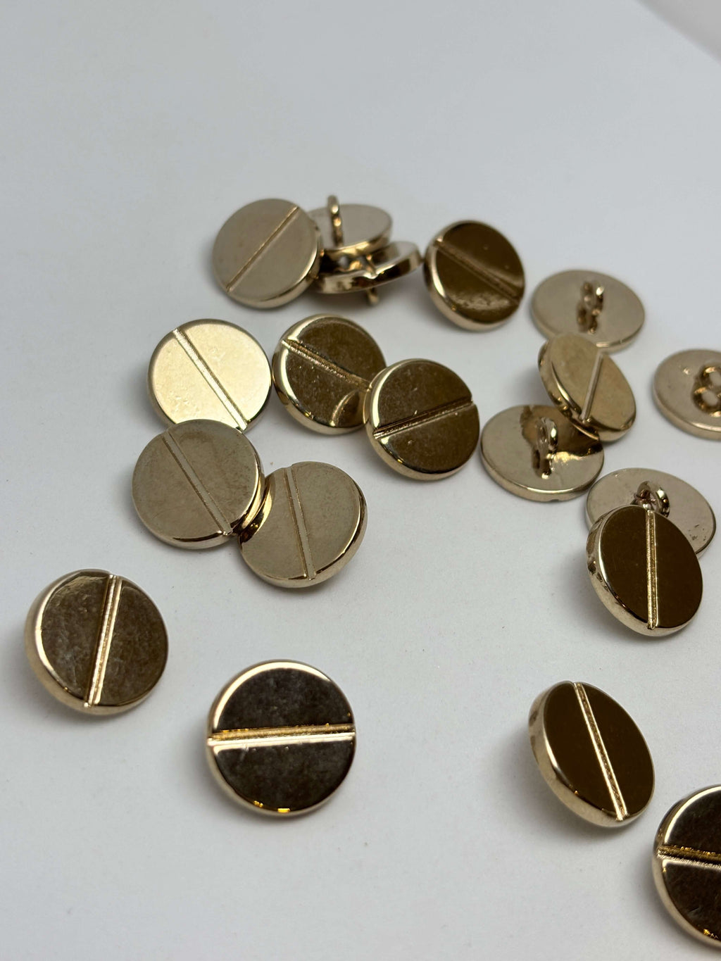 Button M57767 Gold Metal Shank Button 18mm (28L)