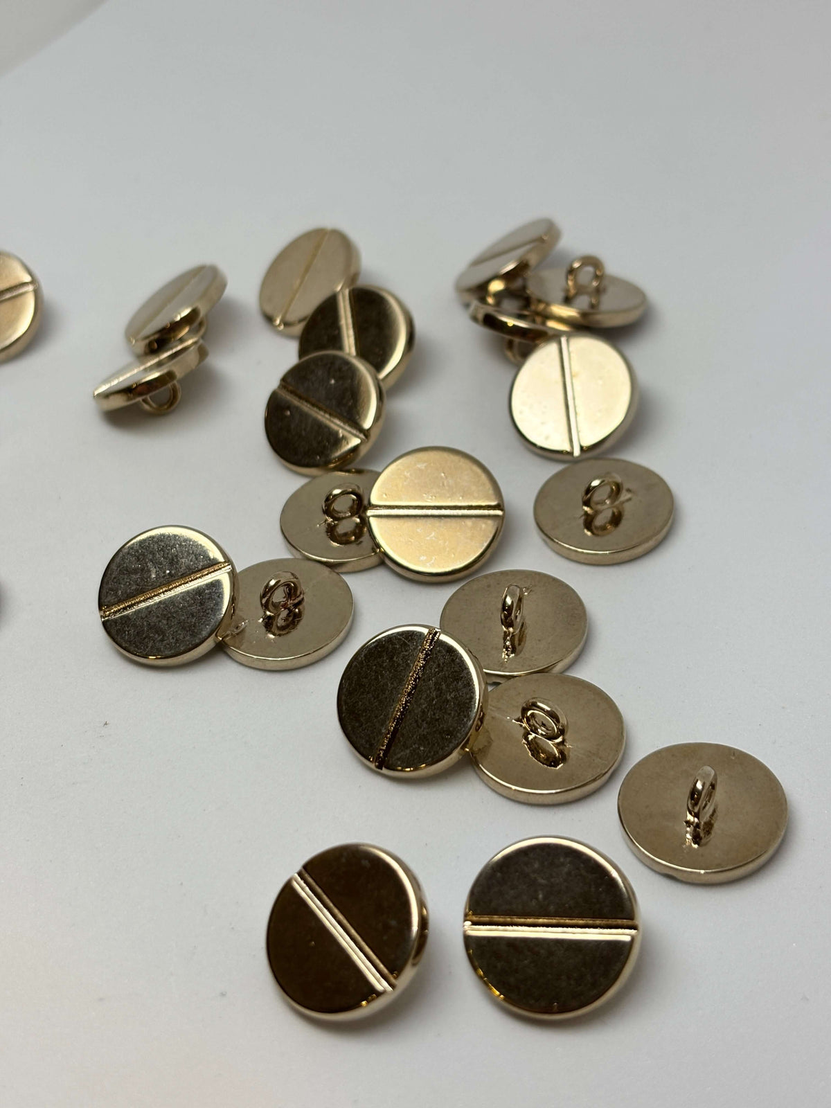 Button M57767 Gold Metal Shank Button 18mm (28L)