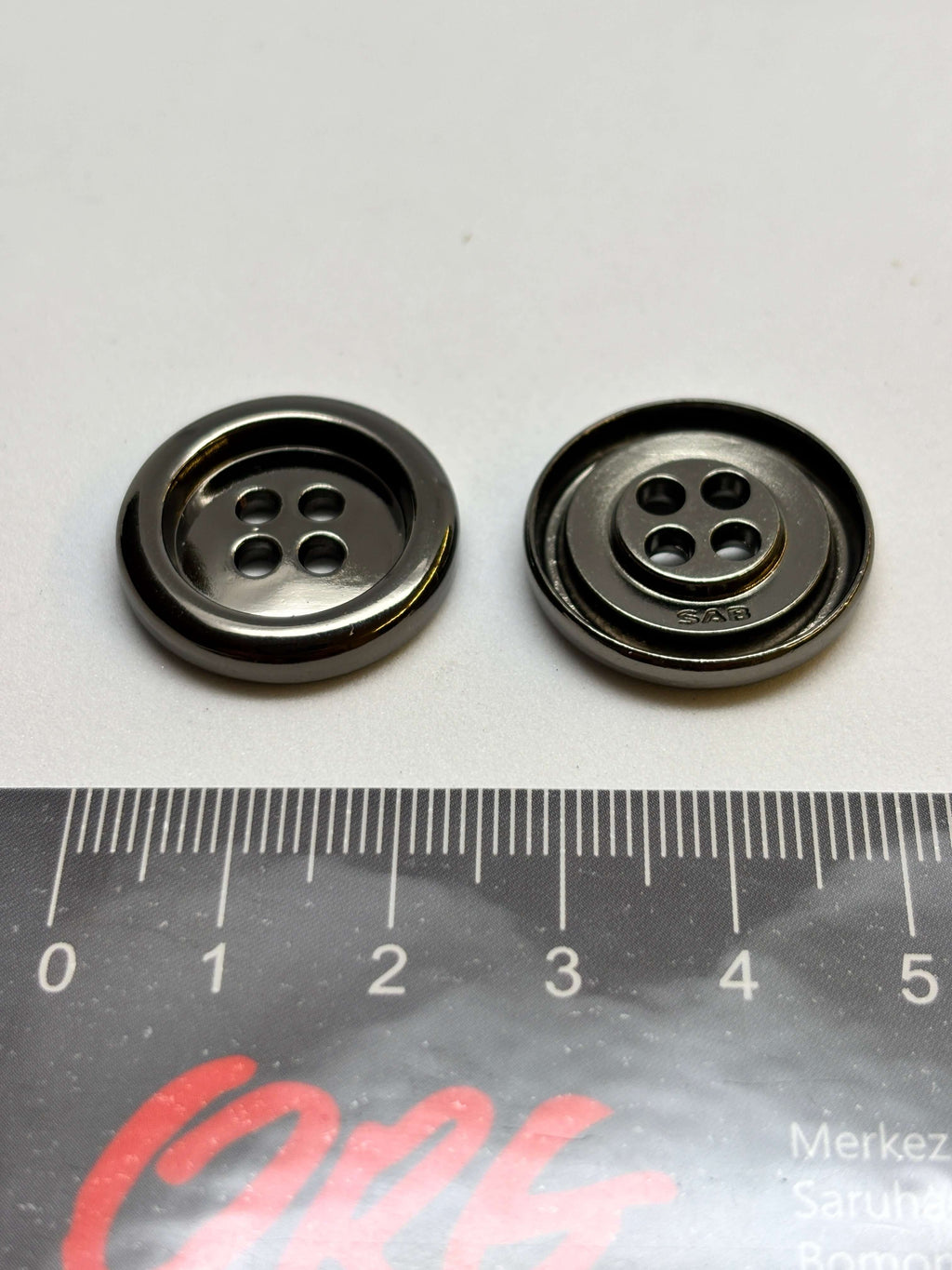Button M6618 Black Metal 4-Hole Button 23mm (36L)