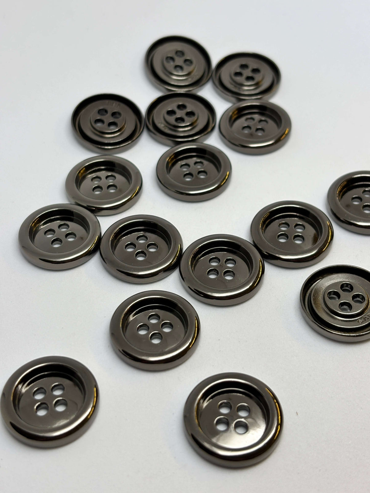 Button M6618 Black Metal 4-Hole Button 23mm (36L)