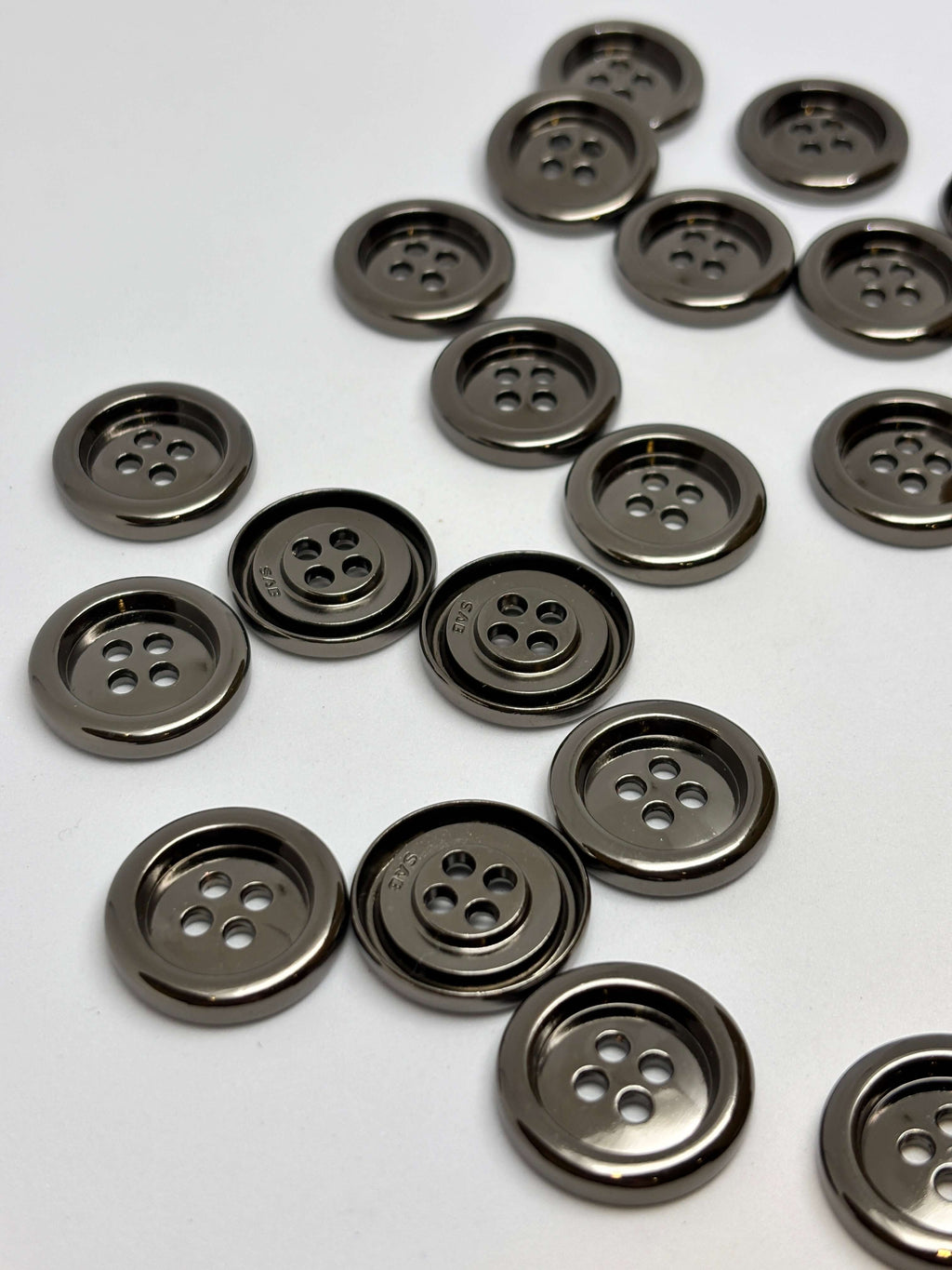 Button M6618 Black Metal 4-Hole Button 23mm (36L)