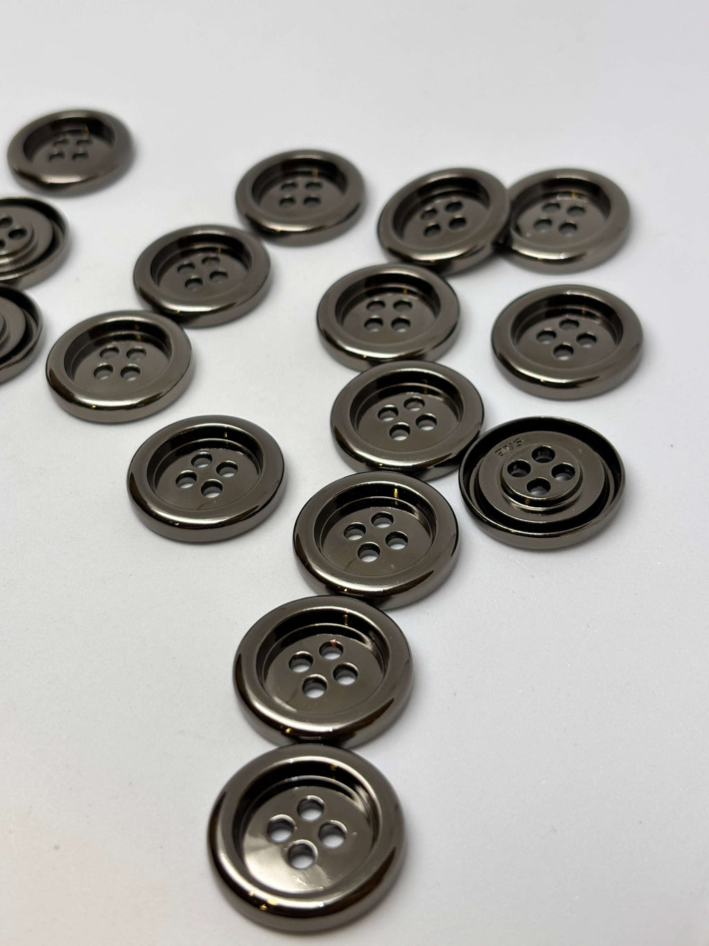 Button M6618 Black Metal 4-Hole Button 23mm (36L)