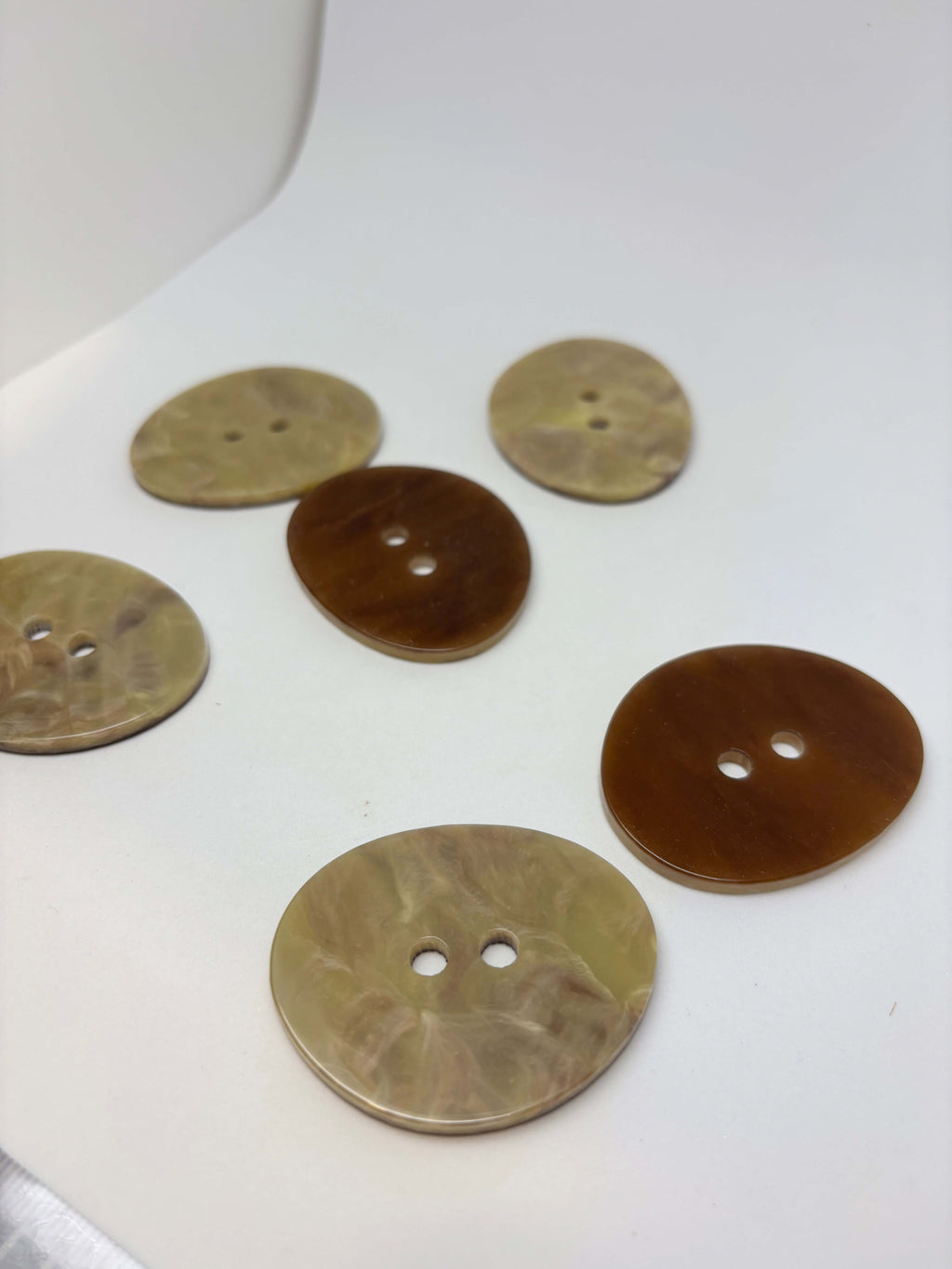 Button P3003 Beige Polyester 2-Hole Button 38mm (60L)