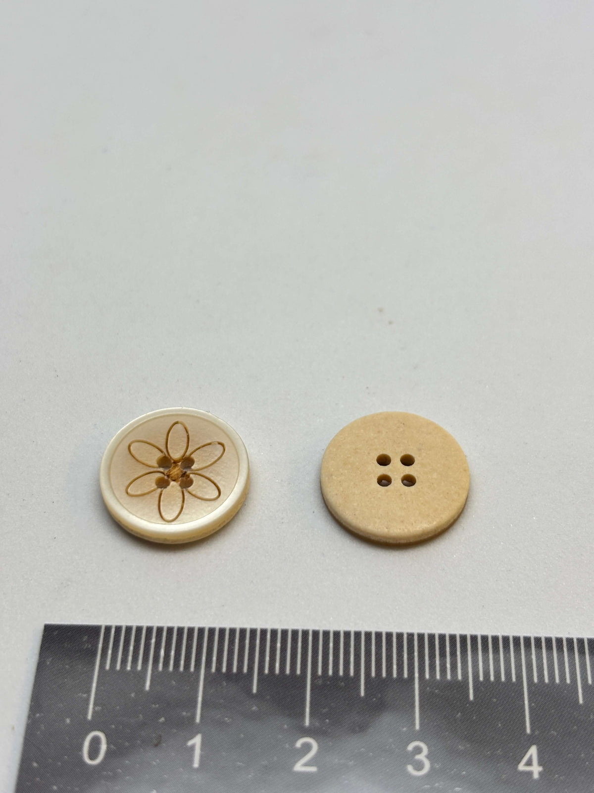 Button P52735 White Polyester 4-Hole Button 15mm (24L)