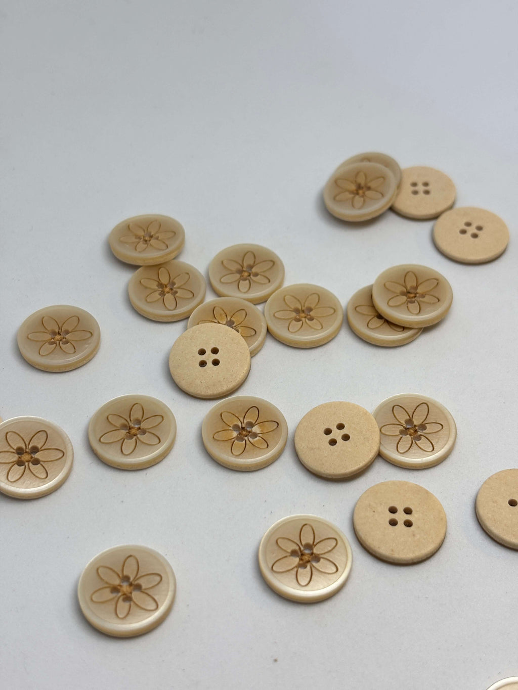 Button P52735 White Polyester 4-Hole Button 15mm (24L)