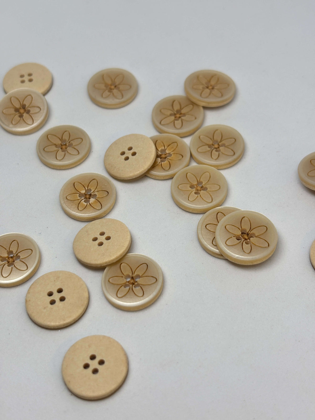 Button P52735 White Polyester 4-Hole Button 15mm (24L)