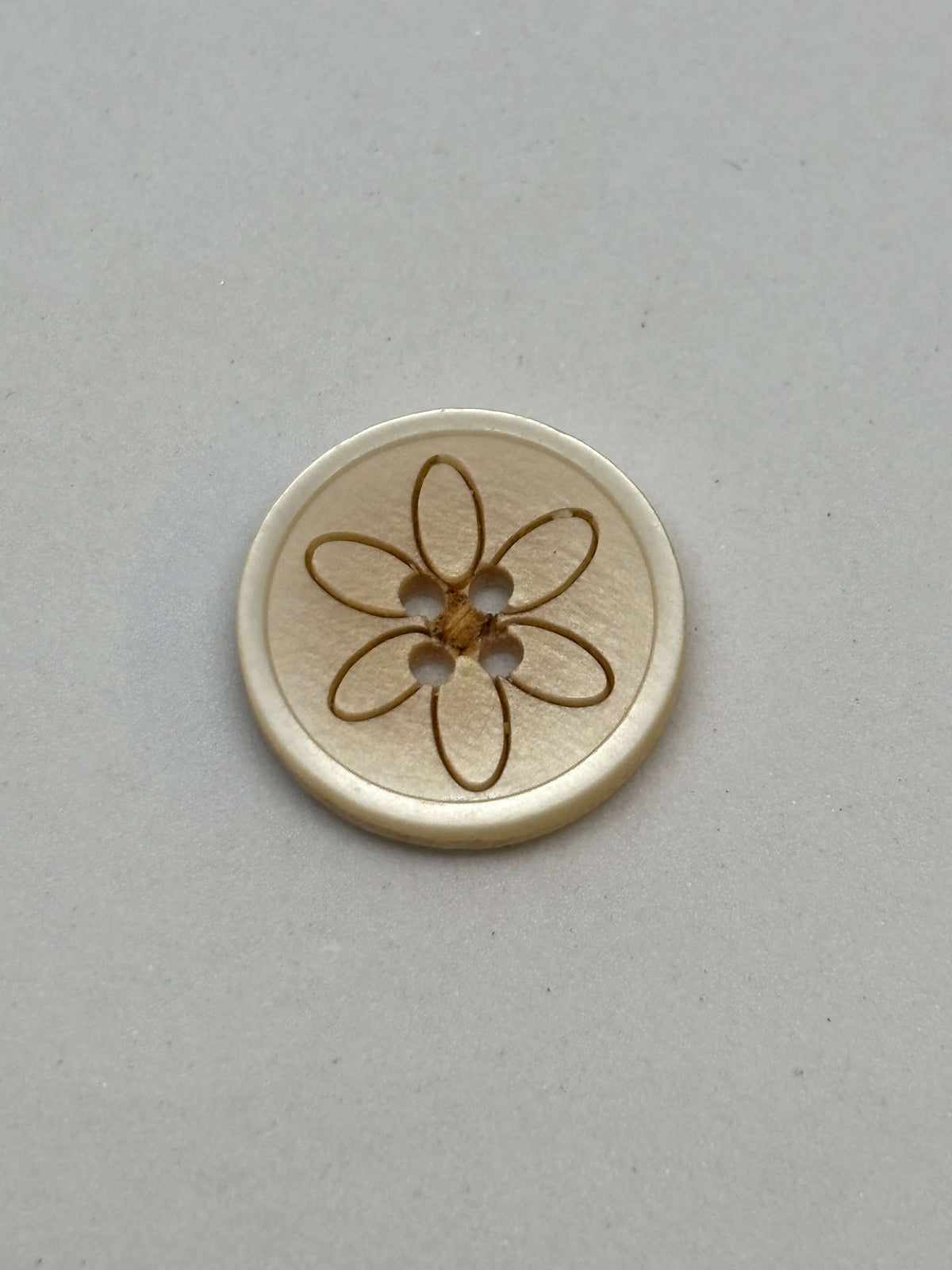 Button P52735 White Polyester 4-Hole Button 15mm (24L)