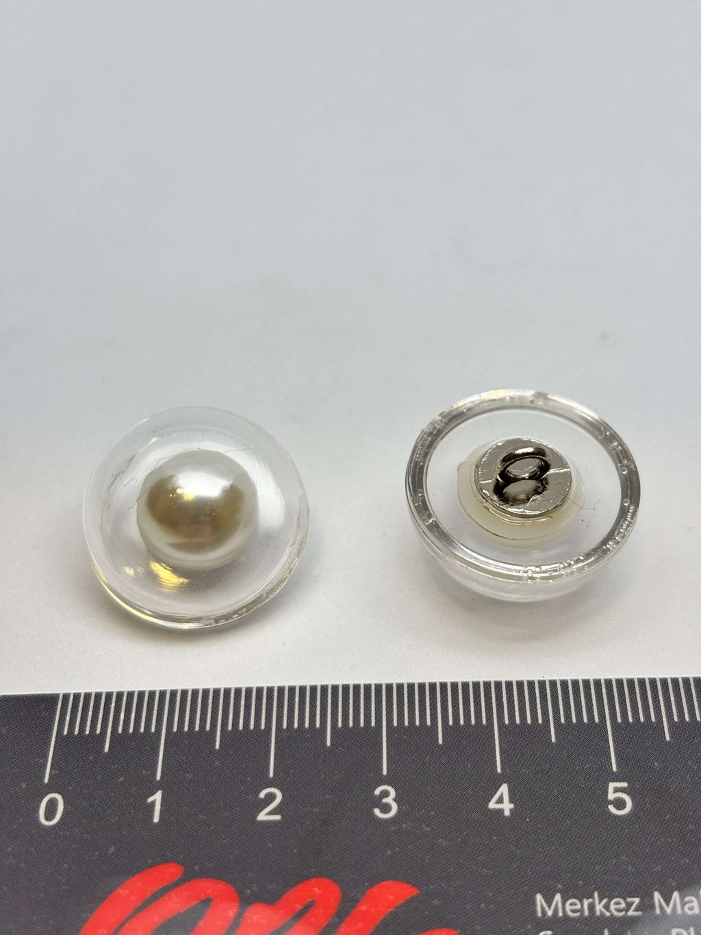 Botón SZNK-15 de nácar blanco con vástago de 23 mm (36L)