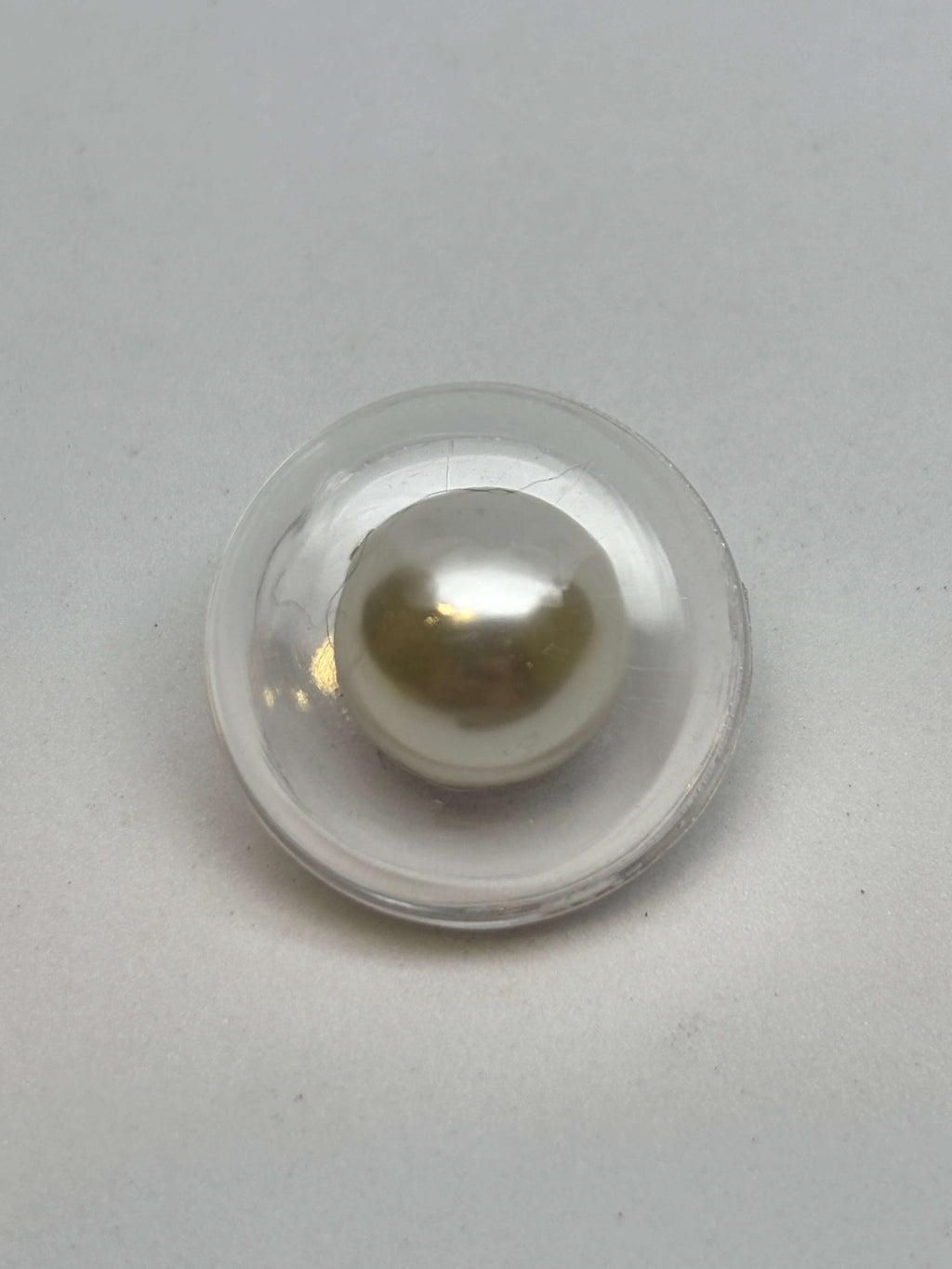 Botón SZNK-15 de nácar blanco con vástago de 23 mm (36L)