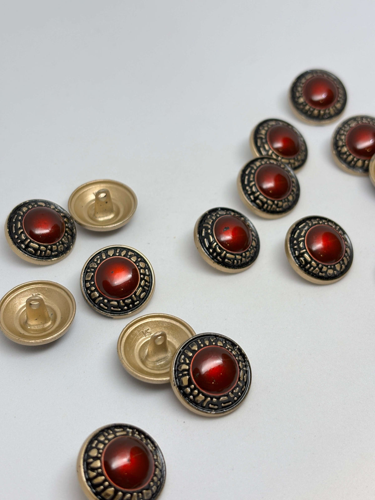 Button V112 Gold Metal Shank Button 20mm (32L)