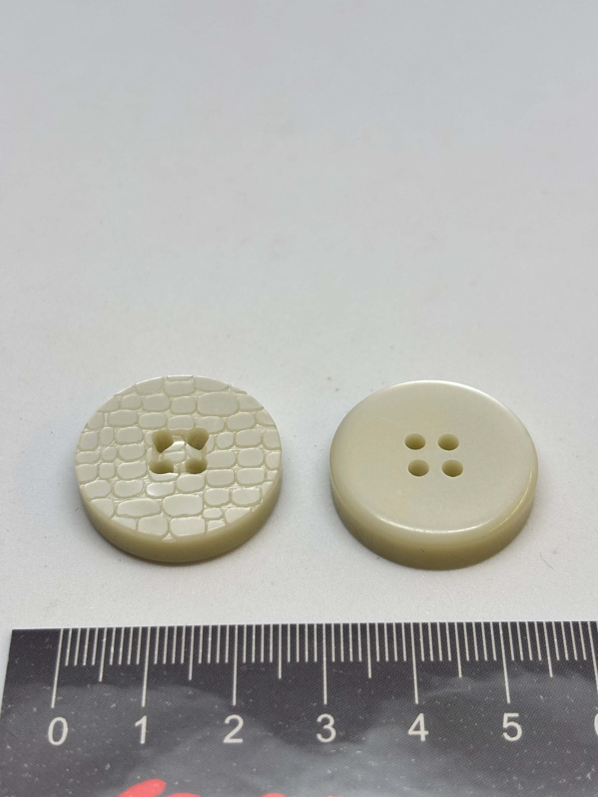 Button X753/799 White Polyester 4-Hole Button 25mm (40L)