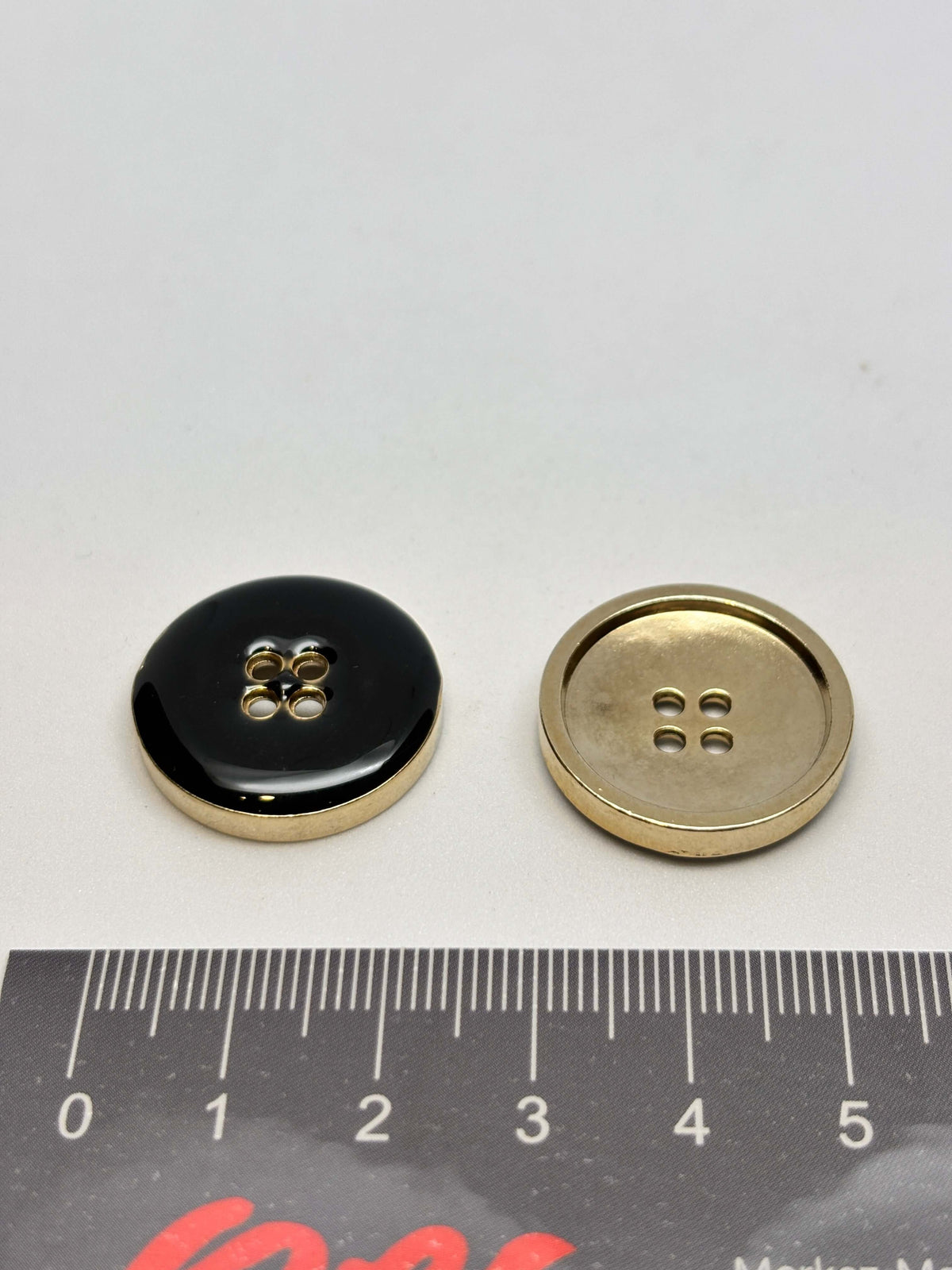 Button YR83 Gold Metal 4-Hole Button 23mm (36L)