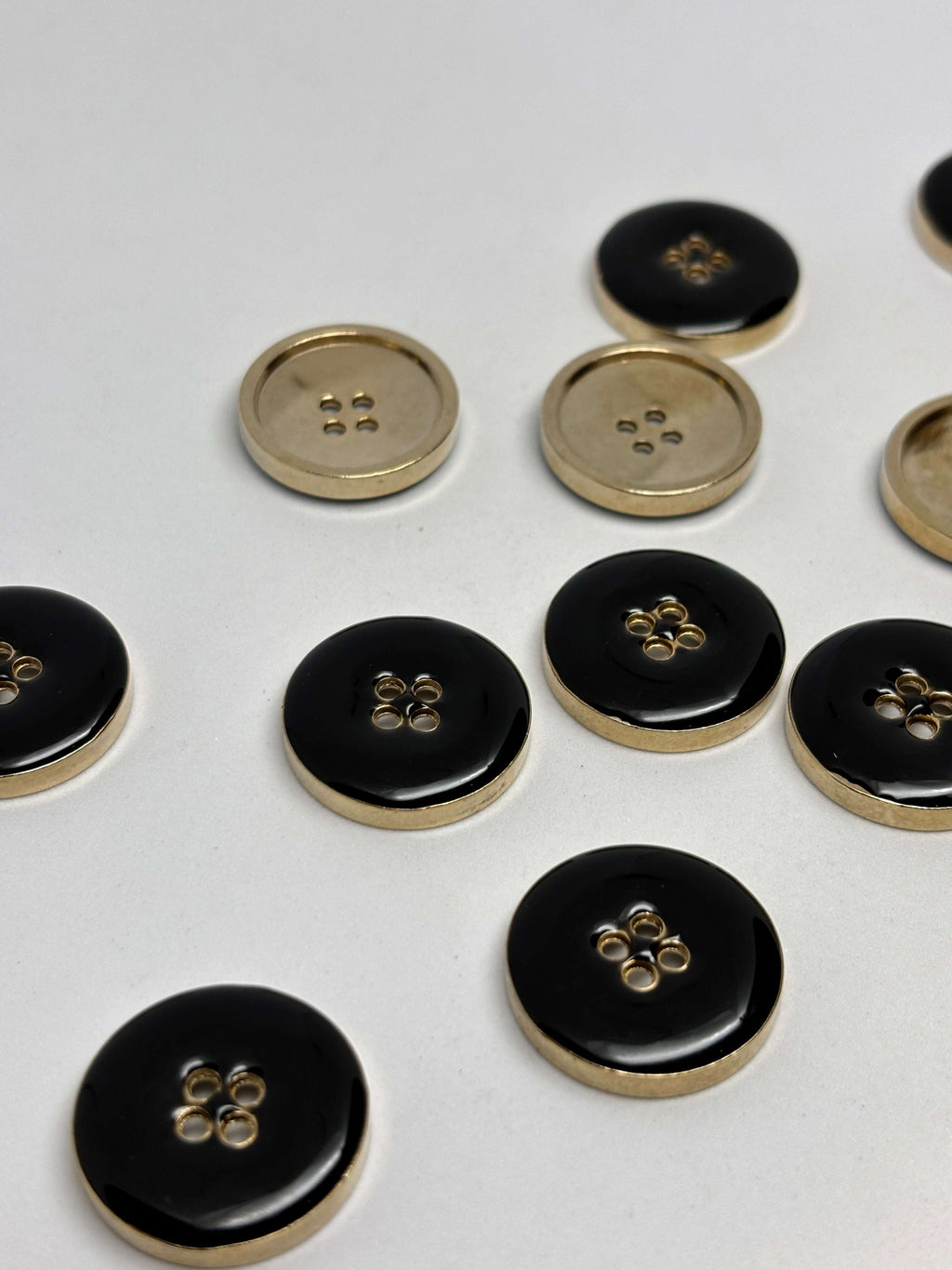 Button YR83 Gold Metal 4-Hole Button 23mm (36L)