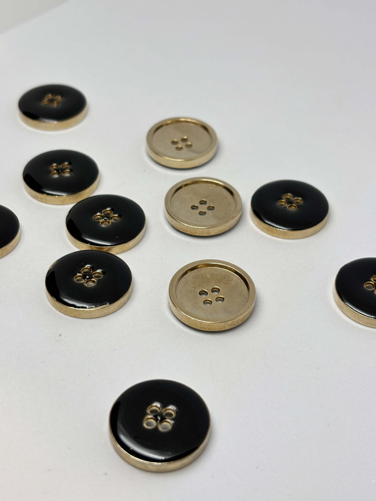 Button YR83 Gold Metal 4-Hole Button 23mm (36L)