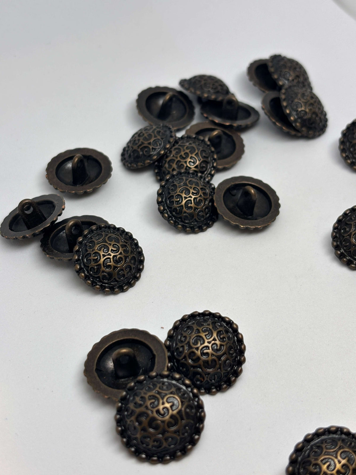 Button Z668 Gold Metal Shank Button 23mm (36L)