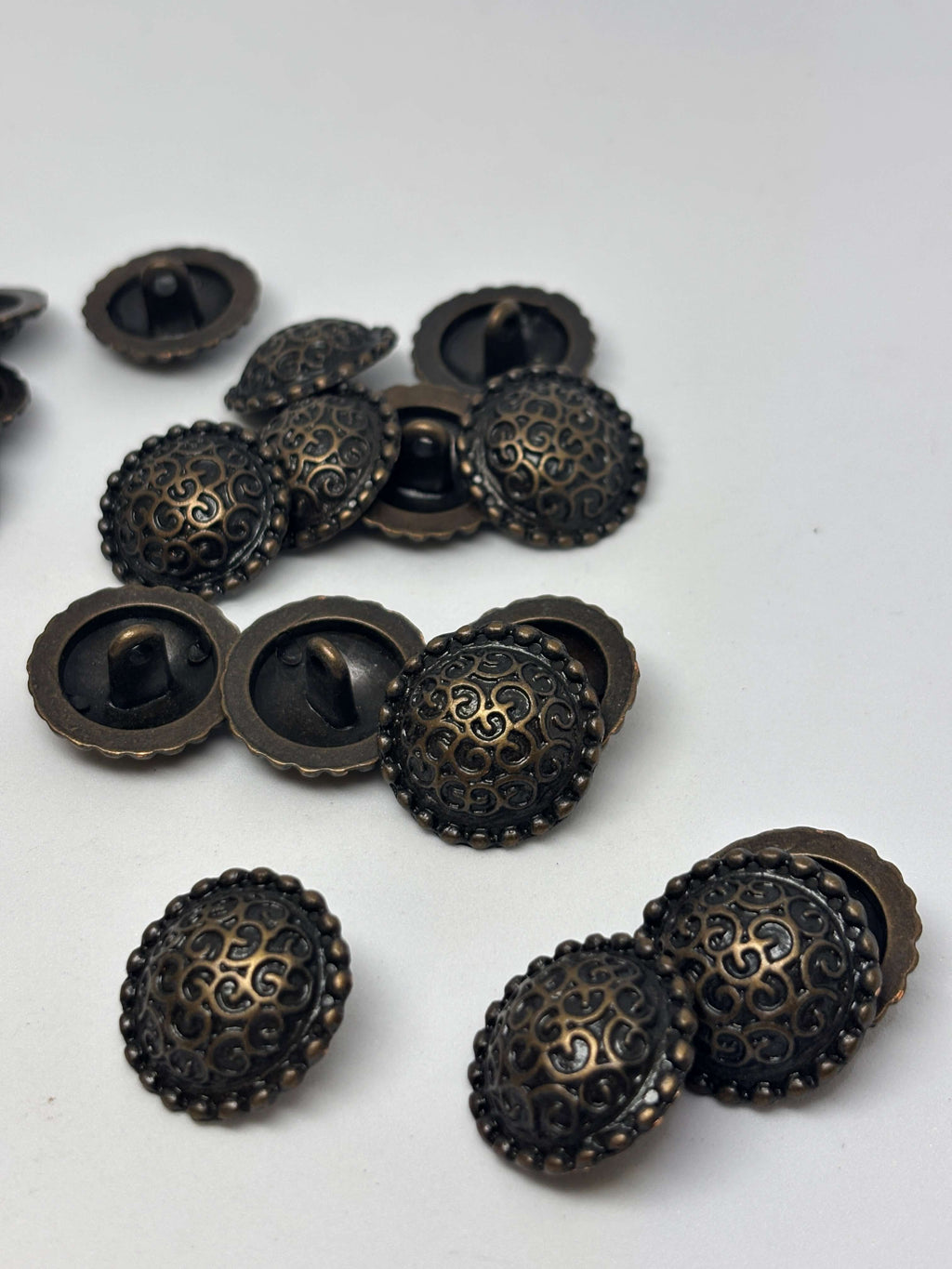 Button Z668 Gold Metal Shank Button 23mm (36L)