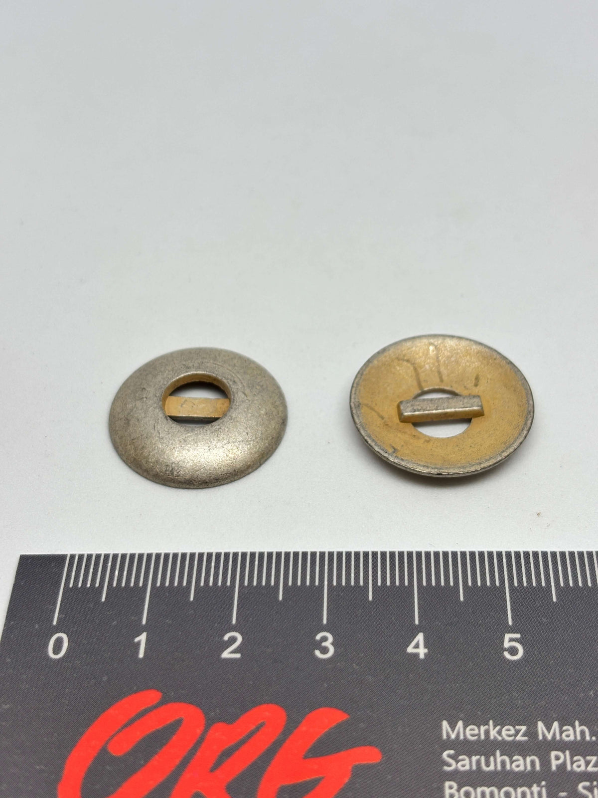 Button Z764 Yellow Metal Shank Button 23mm (36L)
