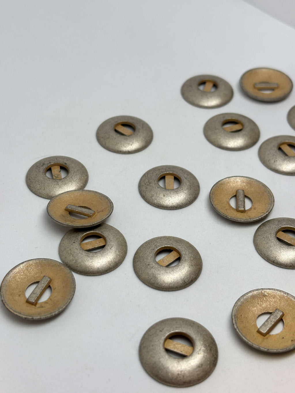 Button Z764 Yellow Metal Shank Button 23mm (36L)