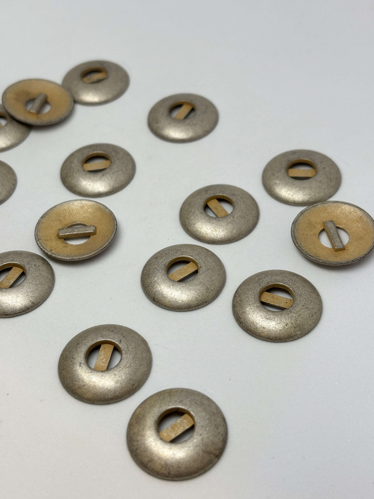 Button Z764 Yellow Metal Shank Button 23mm (36L)